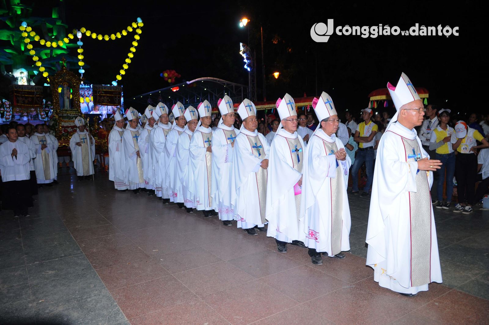 03 Cung nghinh Duc Mẹ La Vang