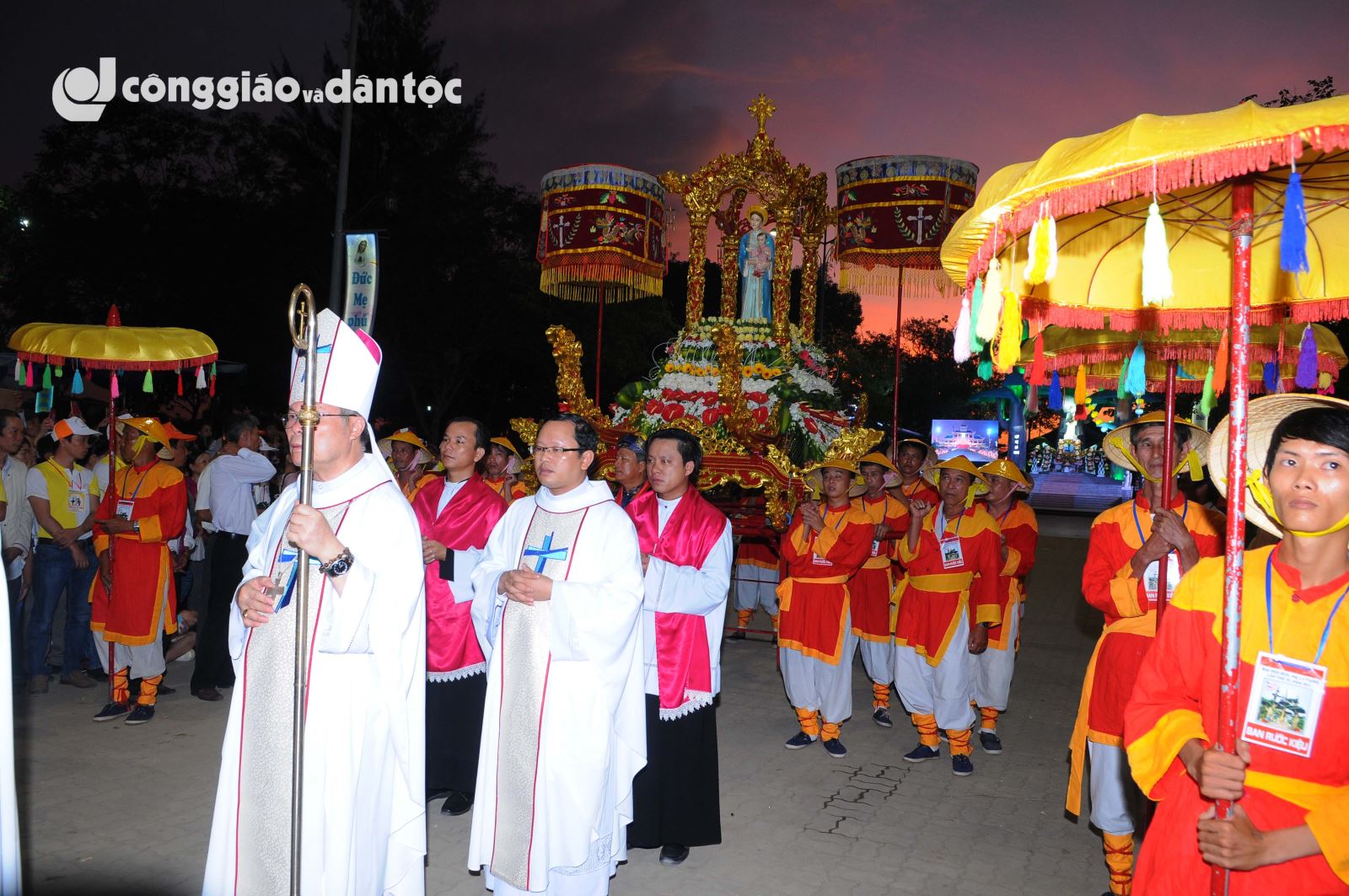 08 Cung nghinh Duc Mẹ La Vang