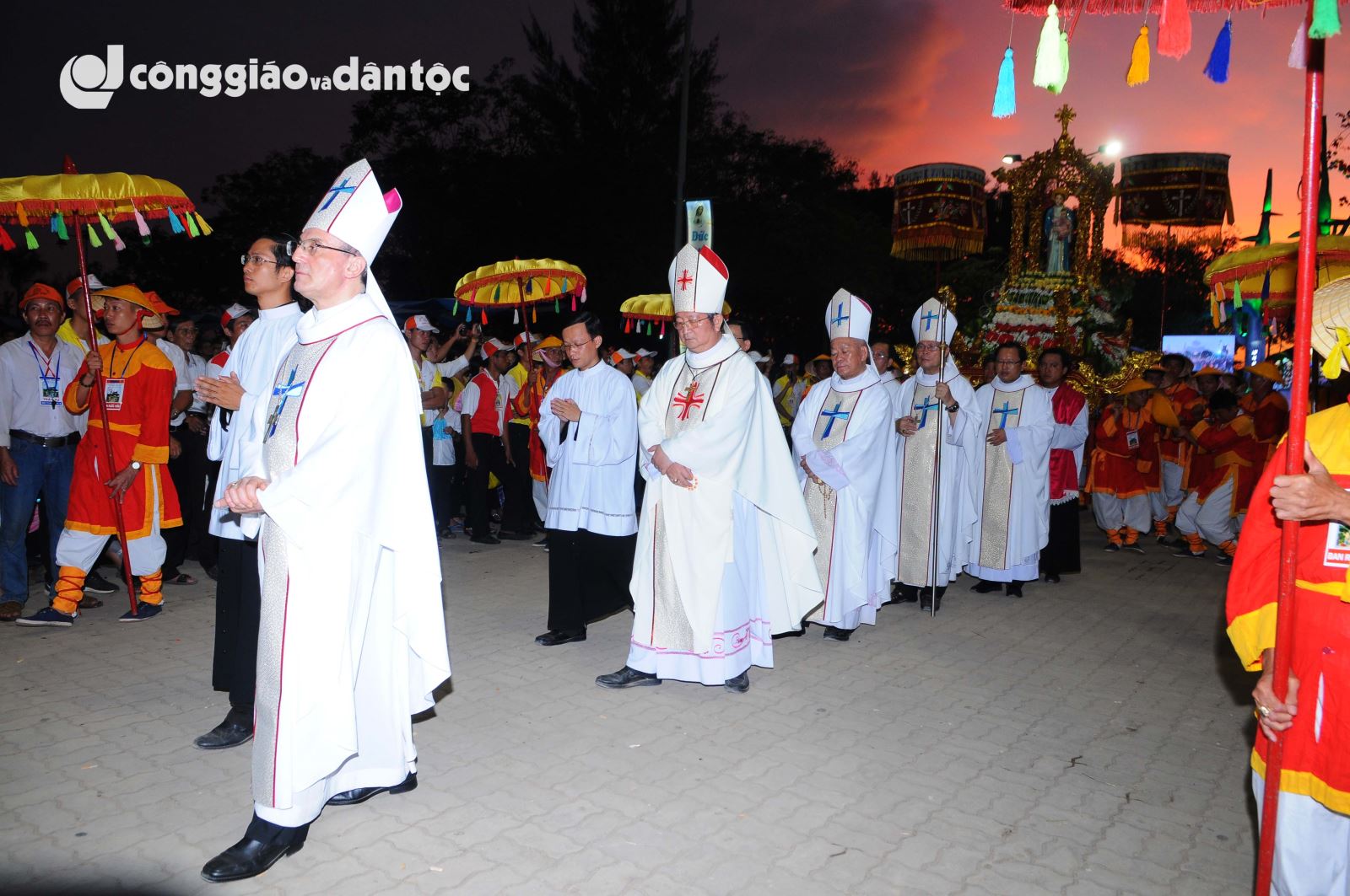 09 Cung nghinh Duc Mẹ La Vang