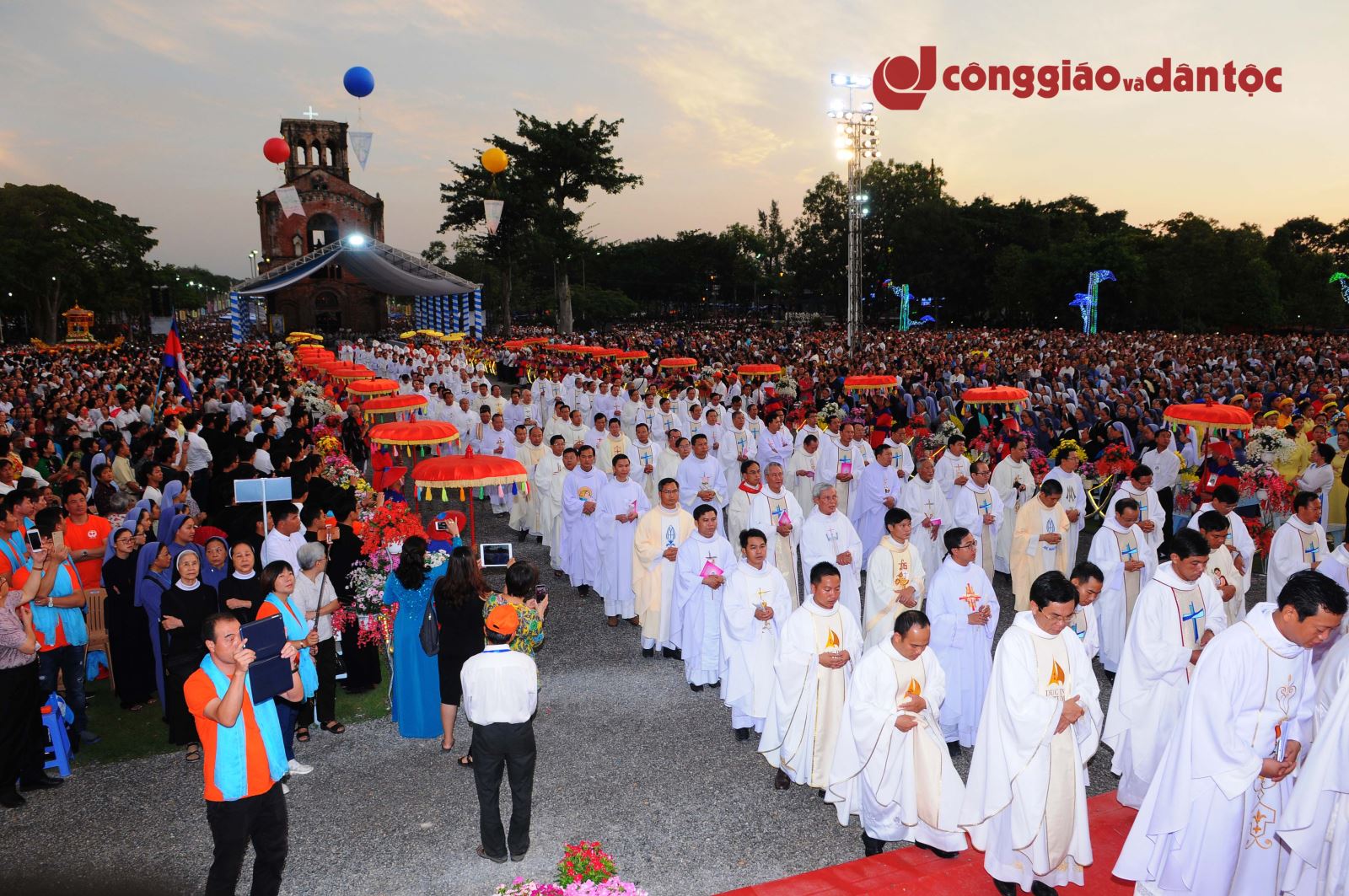 17 Cung nghinh Duc Mẹ La Vang