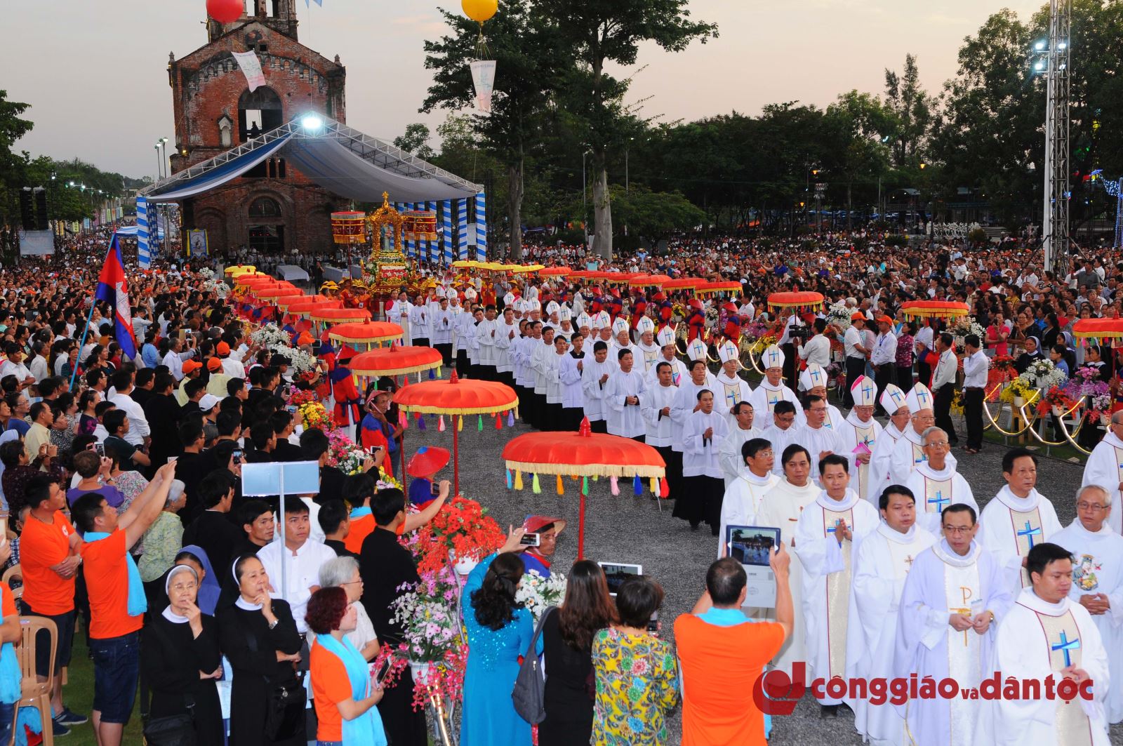 18 Cung nghinh Duc Mẹ La Vang
