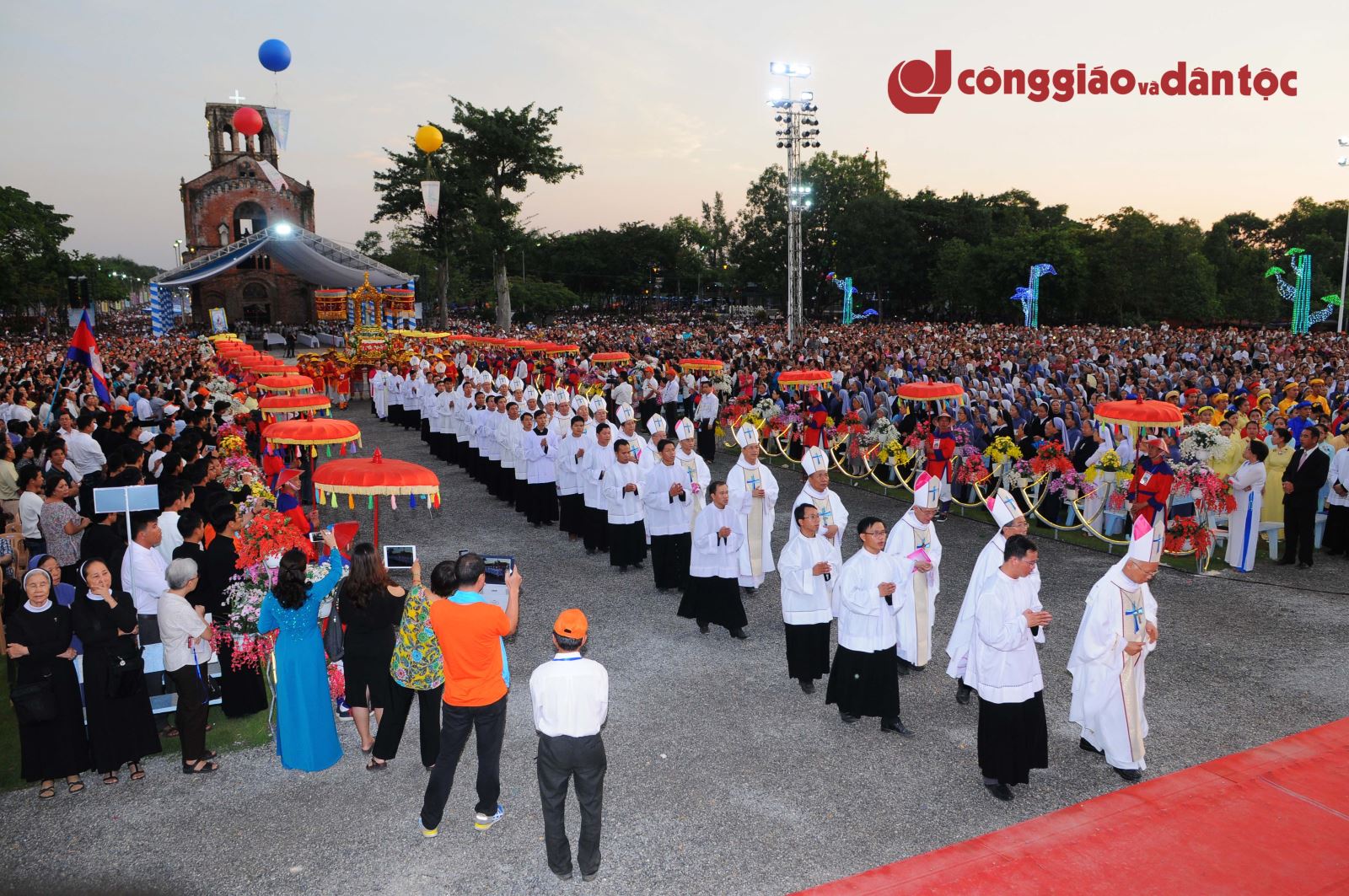 19 Cung nghinh Duc Mẹ La Vang