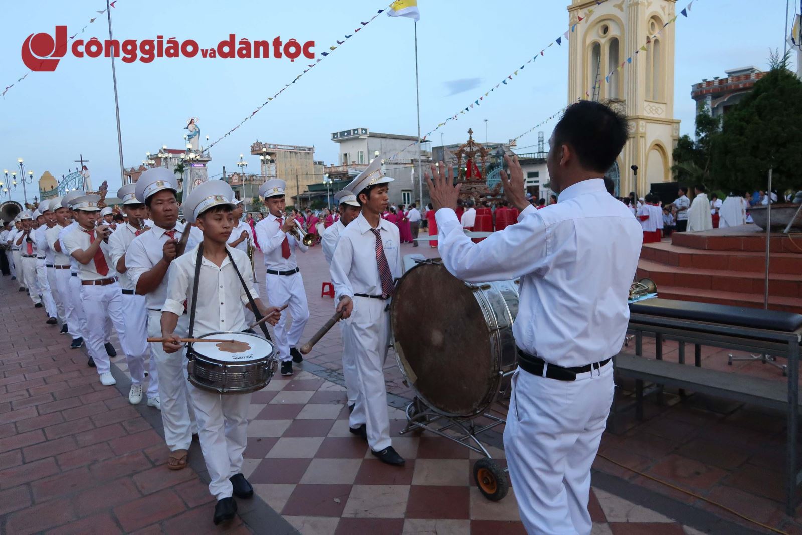 Giao xu Thuan Tuy chau luot