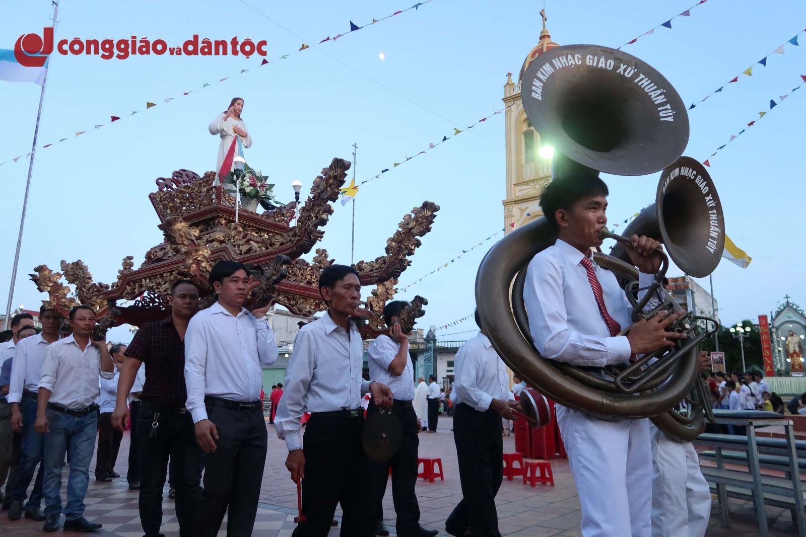 Giao xu Thuan Tuy chau luot