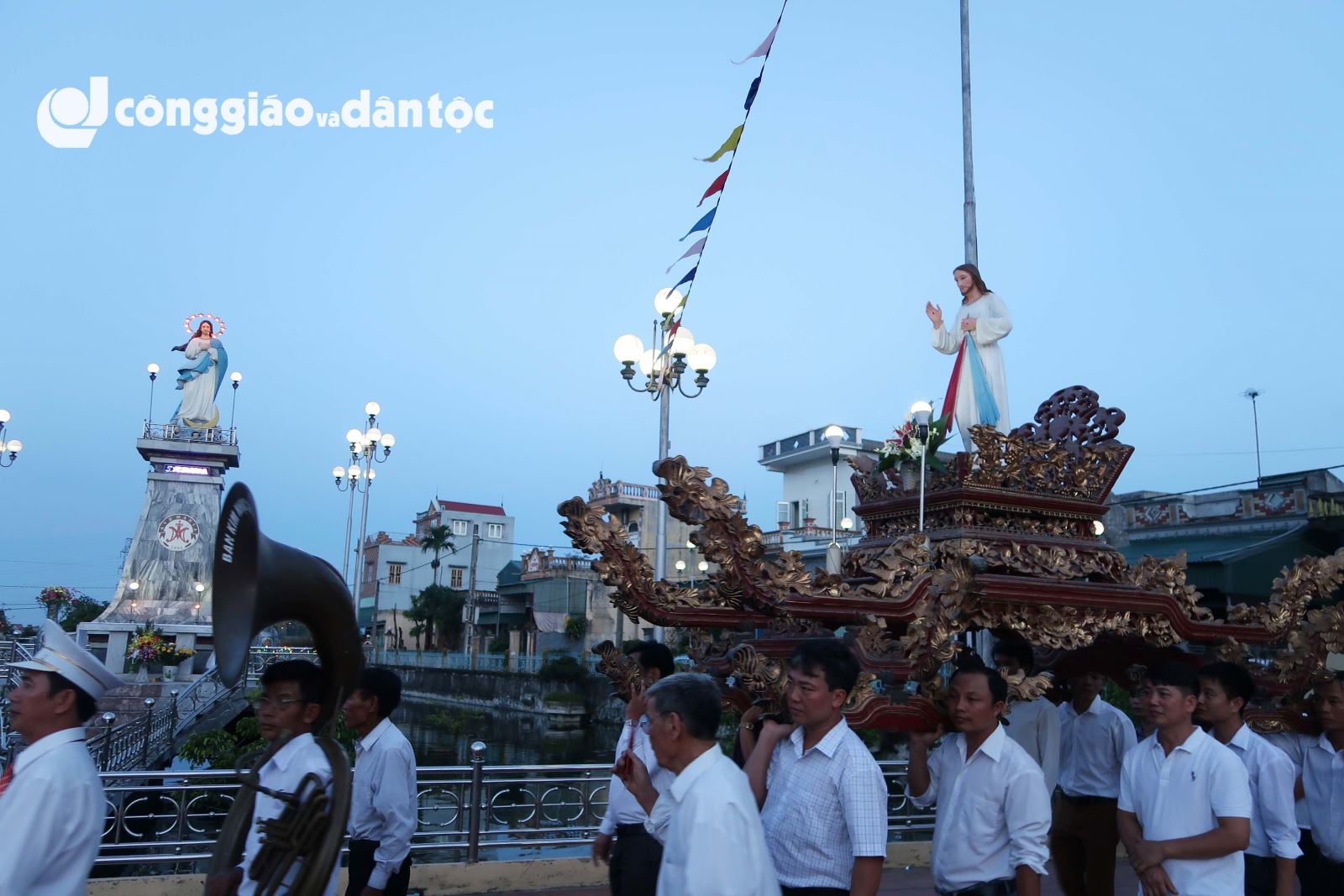 Giao xu Thuan Tuy chau luot