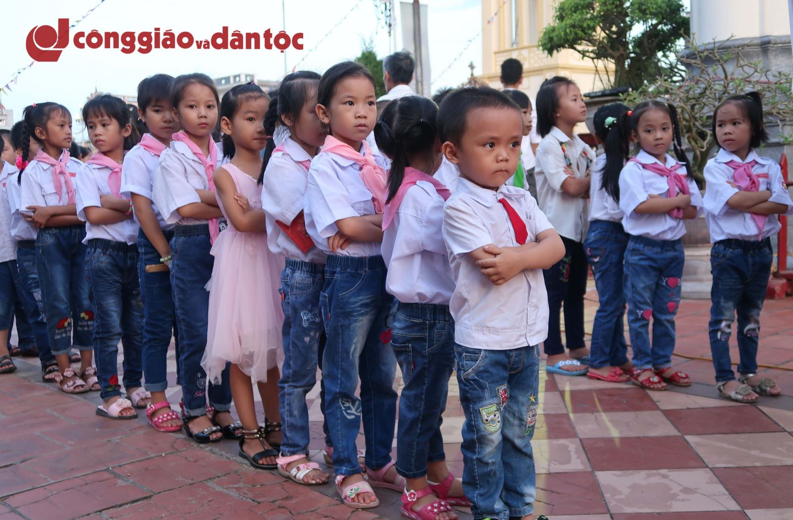 Giao xu Thuan Tuy chau luot