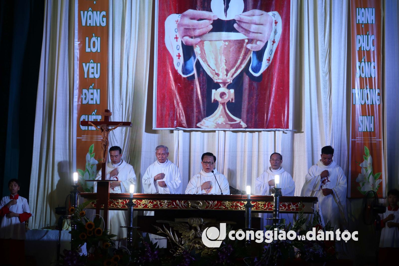 Giao xu Thuan Tuy chau luot