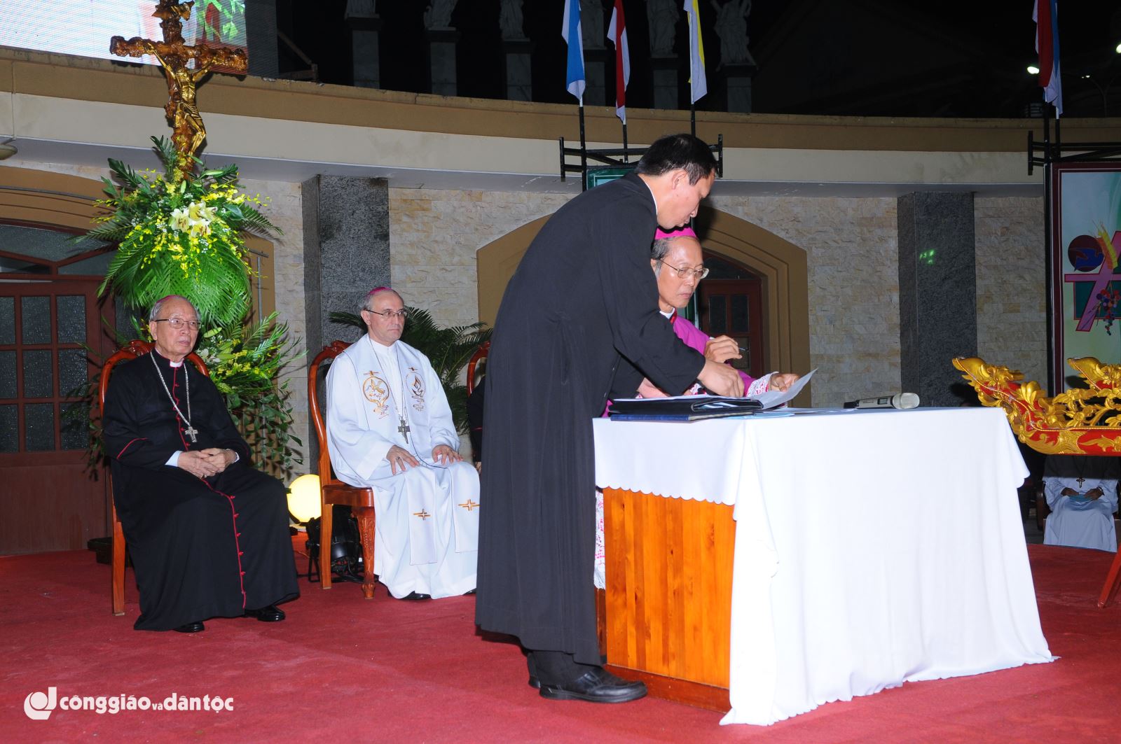 Giám mục Ngân tuyên tín