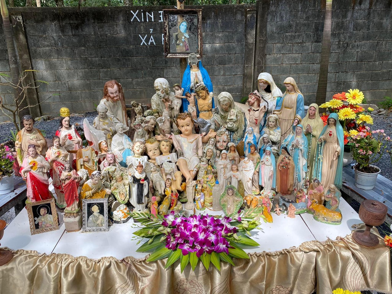 Nơi ảnh, tượng thánh cũ “nghỉ ngơi”