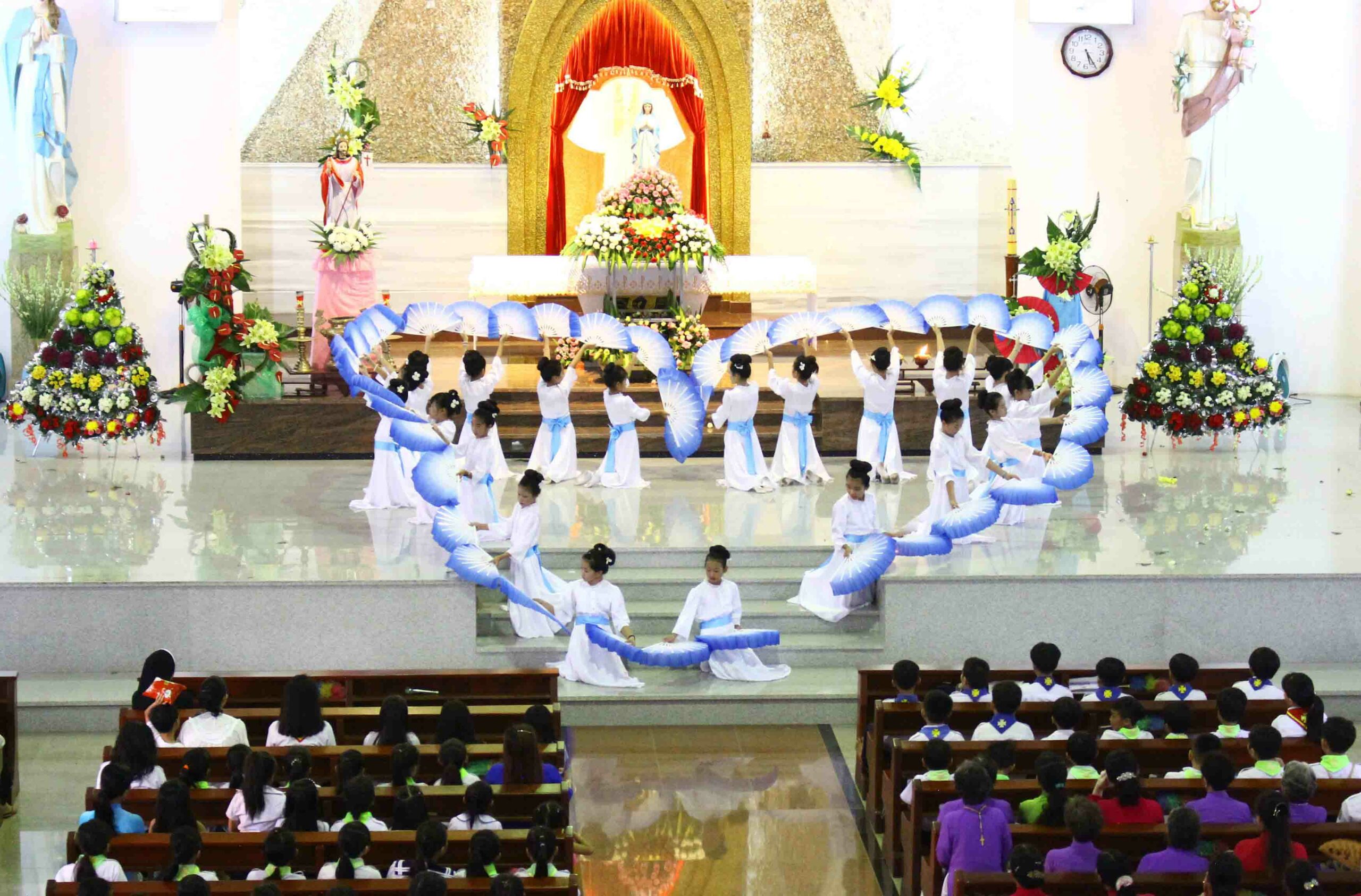 Tháng Hoa kính Ðức Mẹ