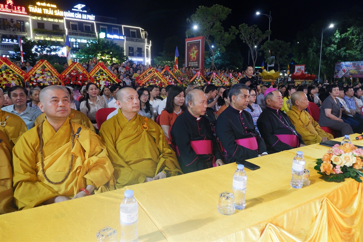 Thư ký Bộ Ðối thoại Liên tôn của Tòa Thánh thăm Việt Nam