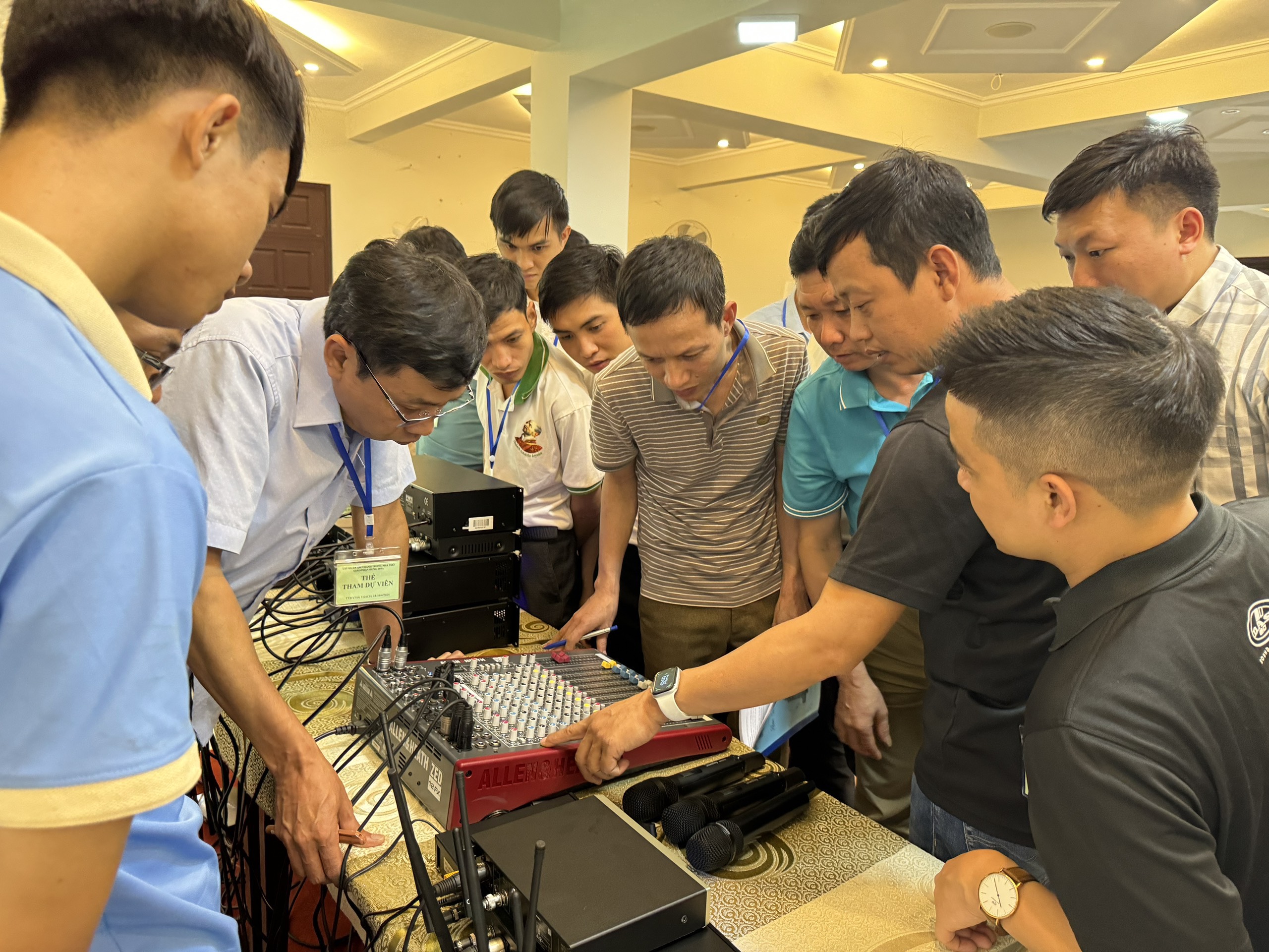Chuyện của những người chỉnh âm thanh cho nhà thờ