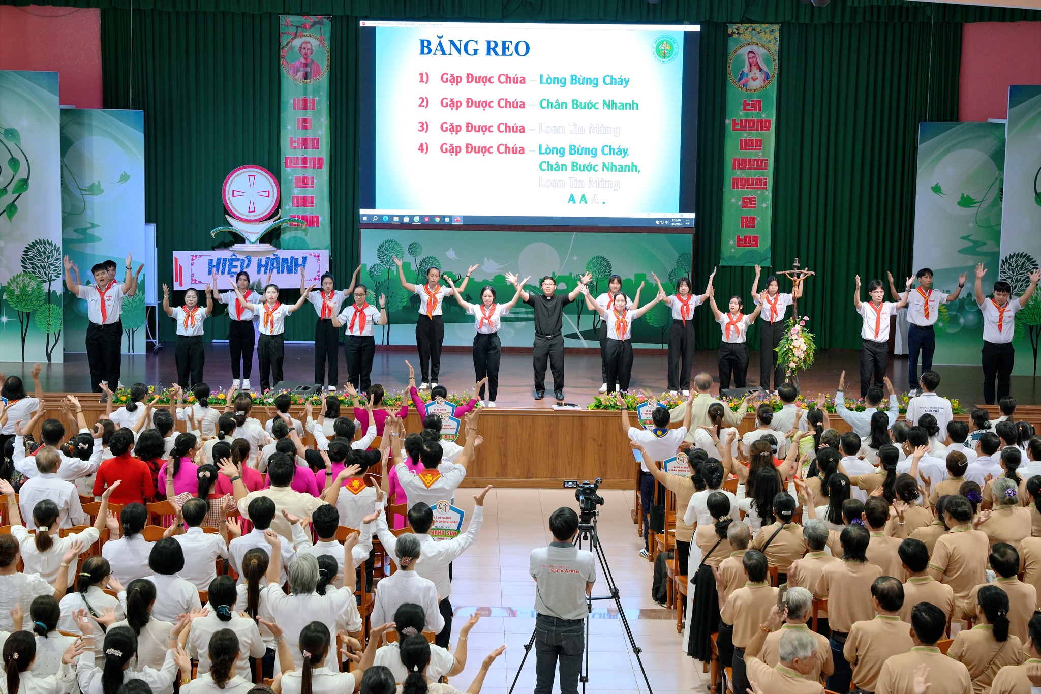 Tìm hiểu Kinh Thánh và cầu nguyện với Lời Chúa