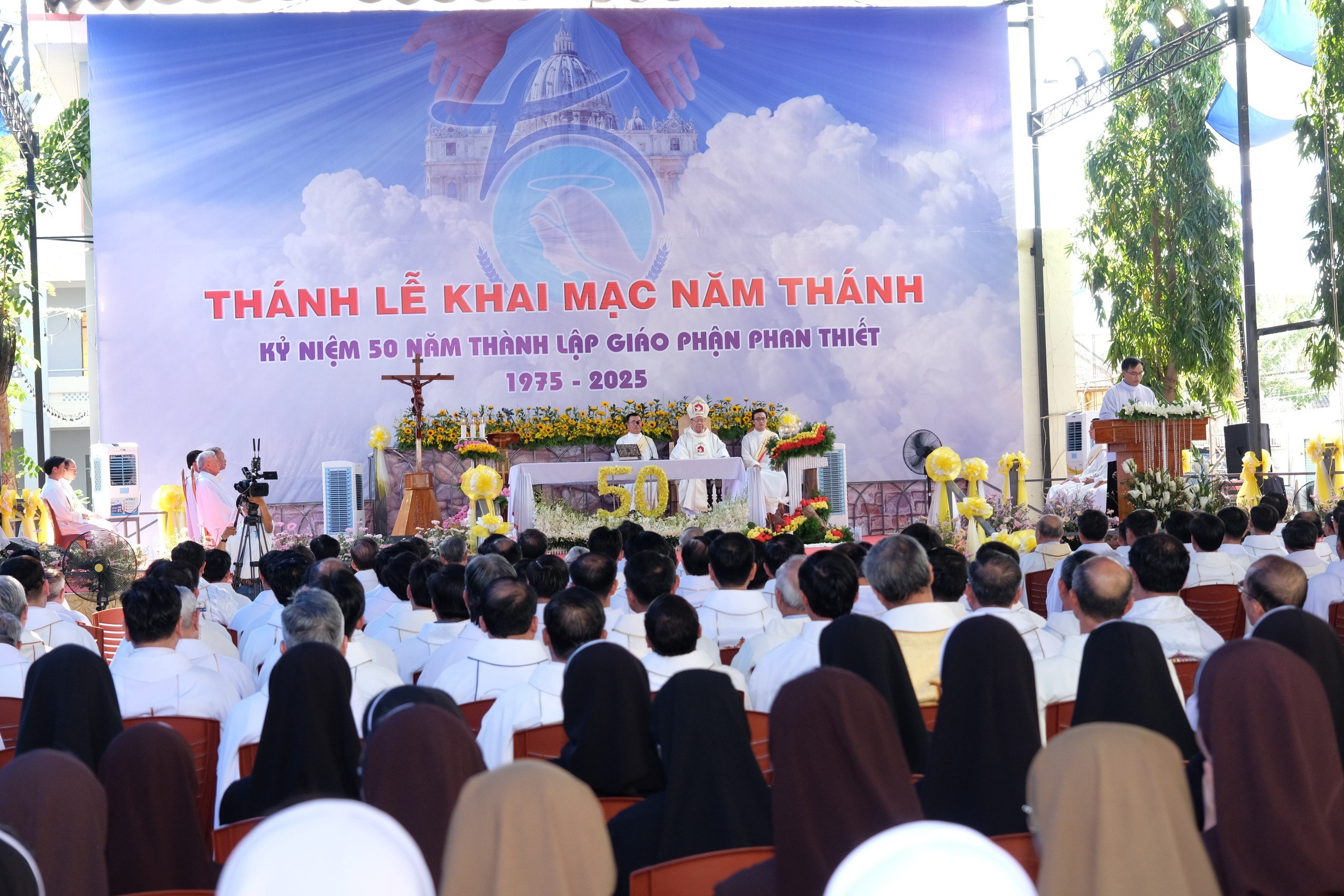 50 năm Giáo phận Phan Thiết: “Tấm thảm đẹp được dệt bằng những sợi chỉ đức tin”