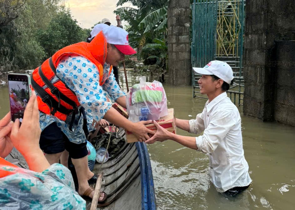 Caritas Hà Tĩnh giúp bà con vượt qua khó khăn sau bão số 6