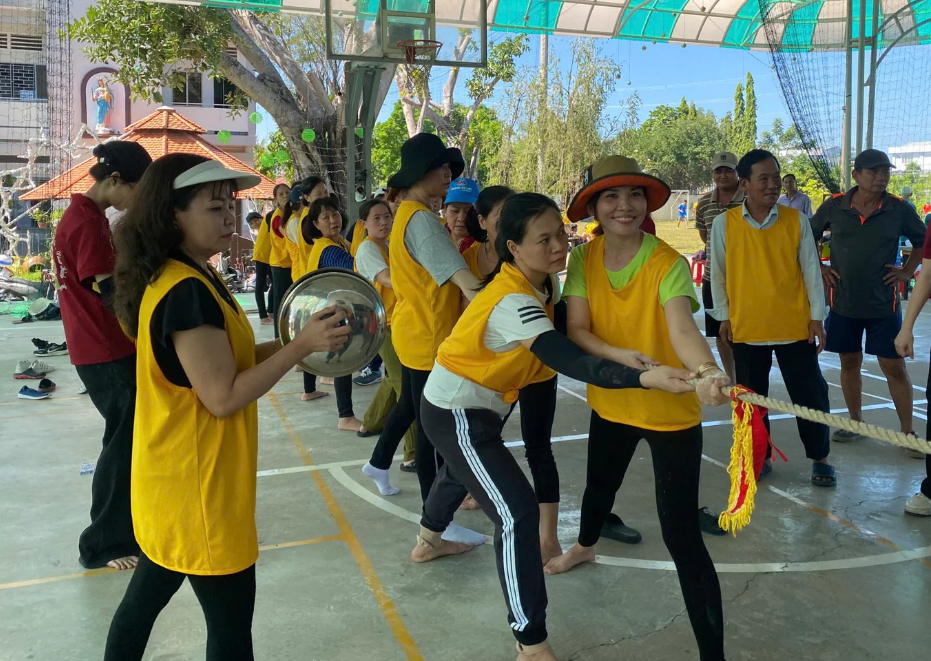Hội thao mừng Giáng Sinh và năm mới