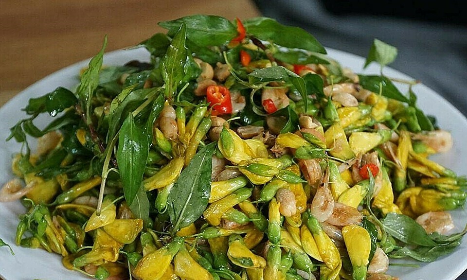 Gỏi tép bông điên điển đậm chất miền Tây sông nước