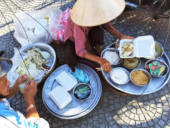 Cuộc mưu sinh và cái tình với mối mang