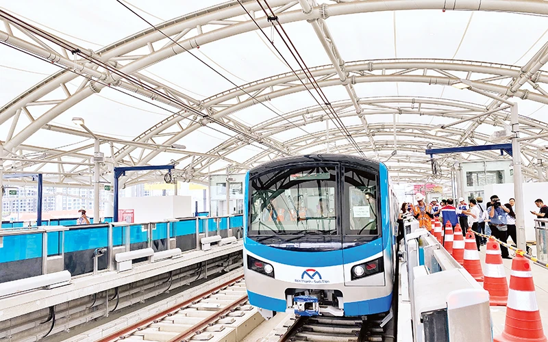 TPHCM dự kiến chi mỗi năm hơn 2.200 tỷ đồng  hỗ trợ xe buýt, metro
