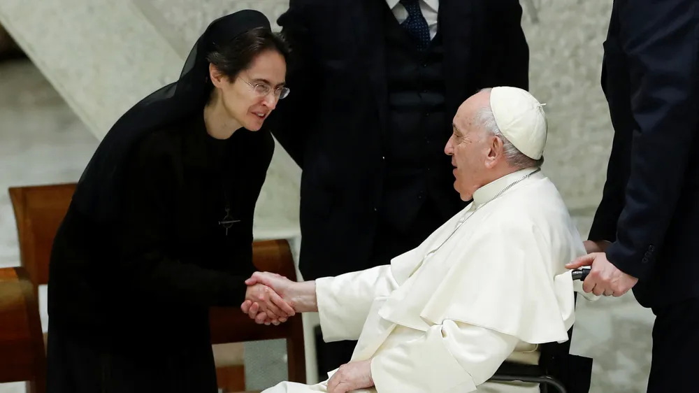 Một hành trình đổi mới từ nữ tu Raffaella Petrini