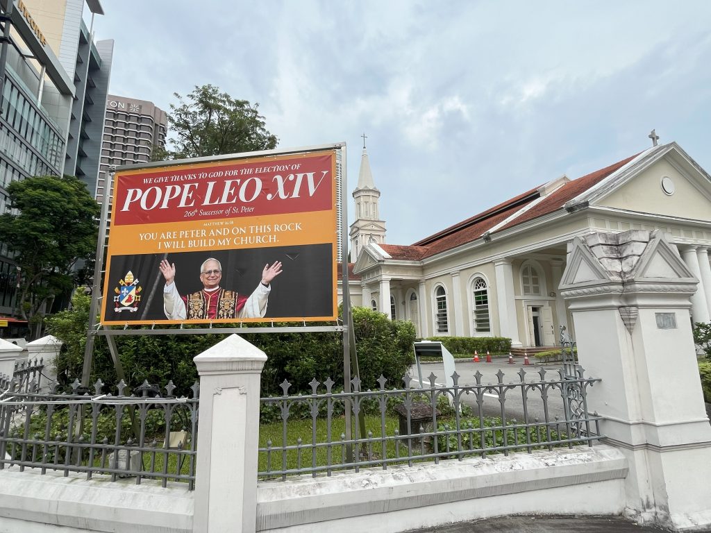HAILING-POPE-LEOS-ELECTION-.jpg (164 KB)