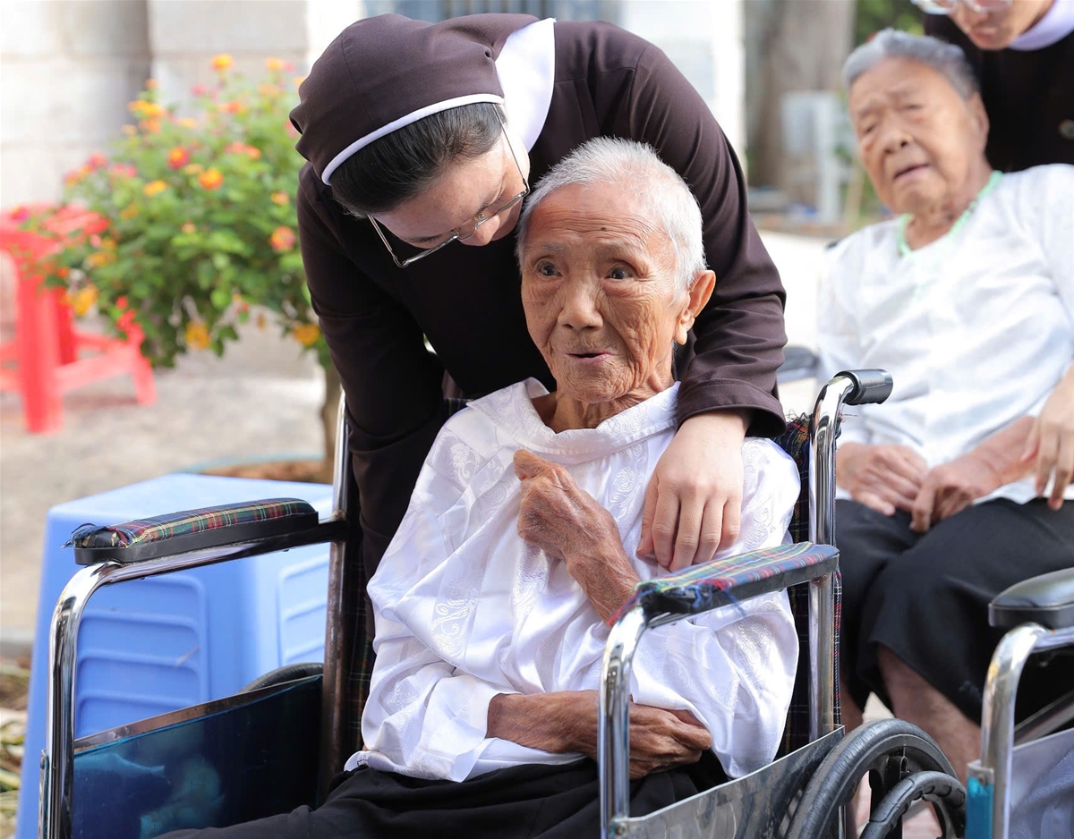 Cau chuyen giao dan 2503.jpg (667 KB)