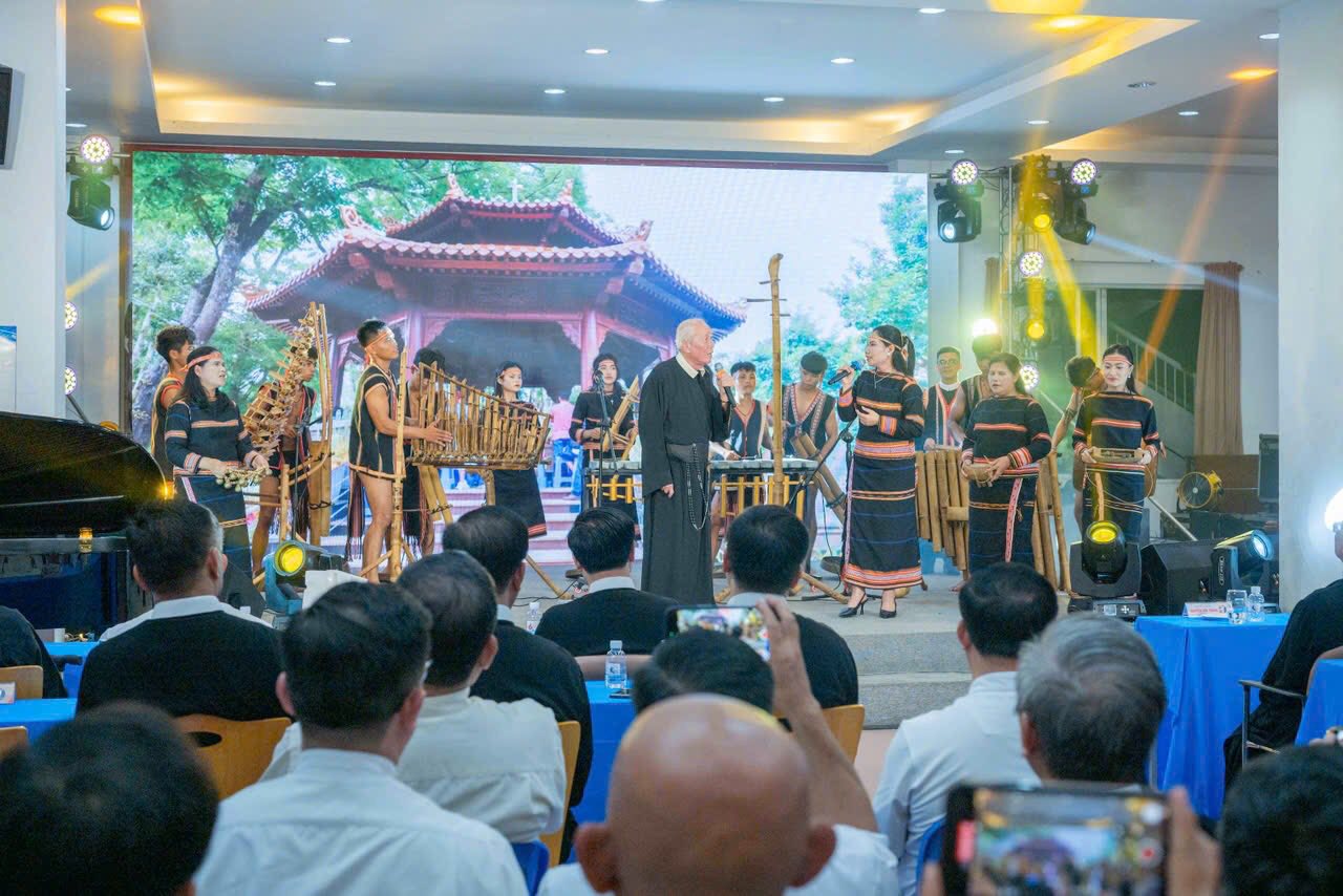 Hội thảo thánh nhạc “100 Năm Dòng Chúa Cứu Thế - Hát khen Thiên Chúa giữa lòng đời”