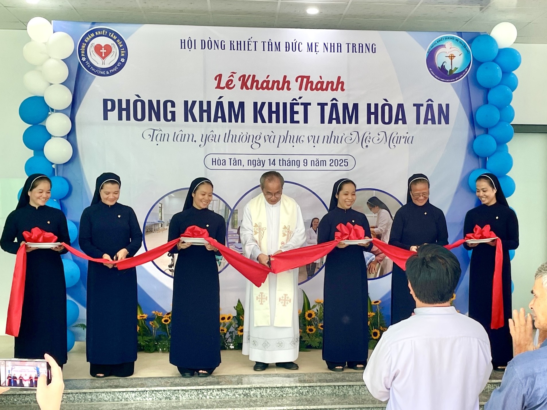 Khiết Tâm Ðức Mẹ Nha Trang mở phòng khám Ðông y