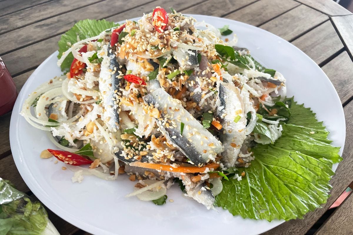 Gỏi cá trích dọc các xứ biển