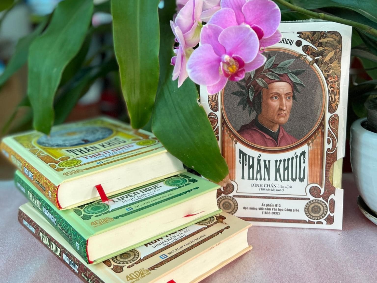 Kiệt tác Thần Khúc được “giải mã” đến gần hơn với độc giả Việt Nam