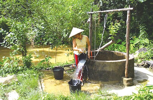 Giếng khoan và nỗi nhớ Miền Tây