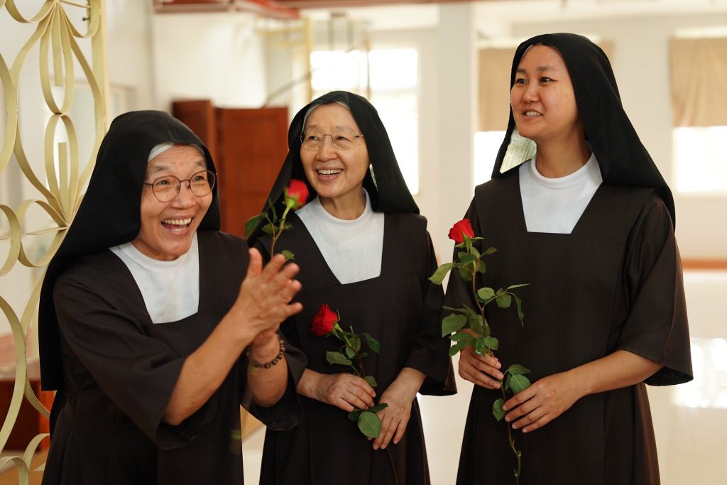 Các nữ tu dòng Cát Minh tại tu viện ở Campuchia.jpg (80 KB)