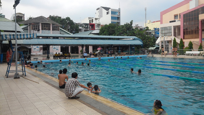 Kết quả hình ảnh cho quấy rối ở bể bơi