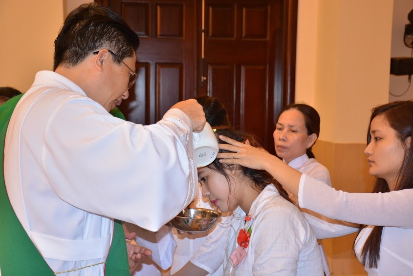 Bí tích Rửa tội là ơn của Chúa Thánh Thần