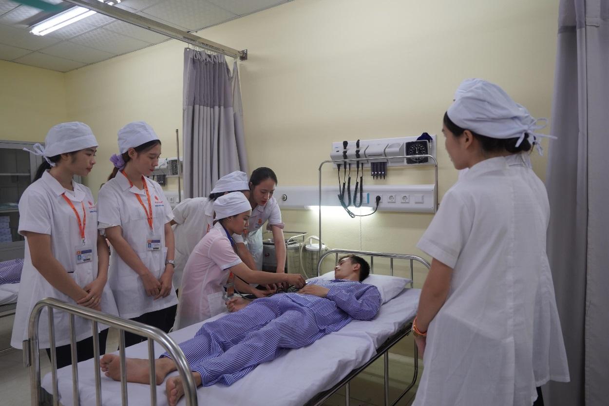Ngành Điều dưỡng là gì? Ra trường làm gì?