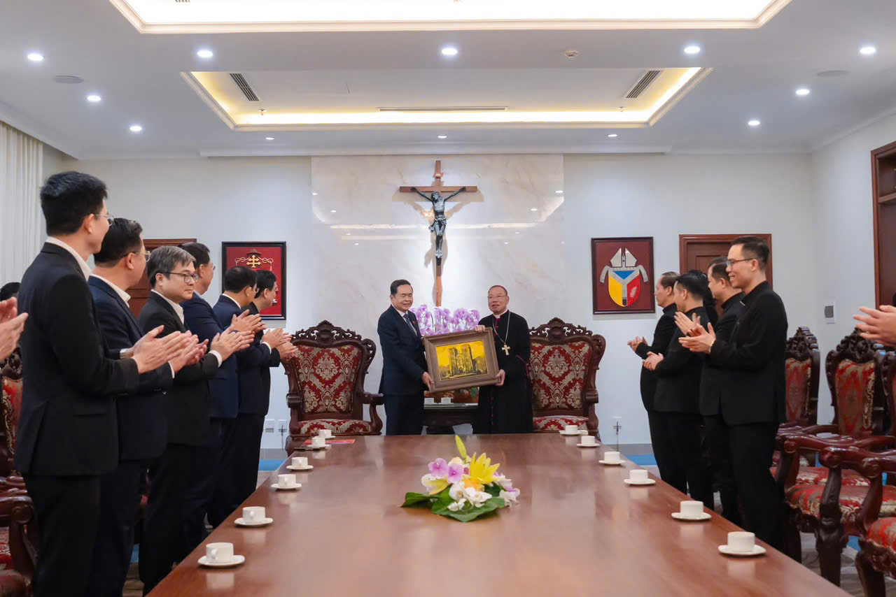 Chủ tịch Quốc hội Trần Thanh Mẫn chúc mừng lễ Phục Sinh tại Hà Nội